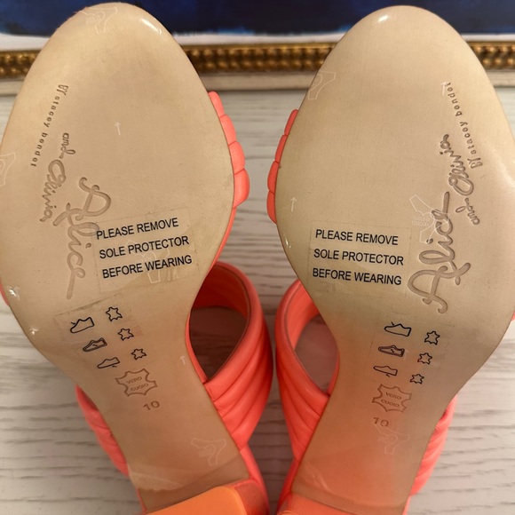 ALICE + OLIVIA HEELS - Picture 4 of 4